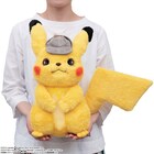 「名探偵ピカチュウ」約40cmの“等身大”ぬいぐるみ発売!耳、手、しっぽは可動式