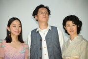 左から大西礼芳、井浦新、安部聡子。