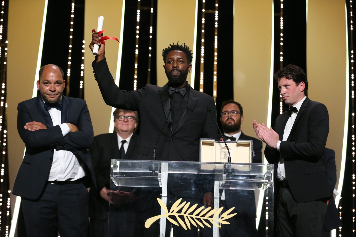 ラジ・リ（前列中央） （写真提供：PHOTOPQR / /NICE MATIN / MAXPPP / Newscom / ゼータ イメージ）