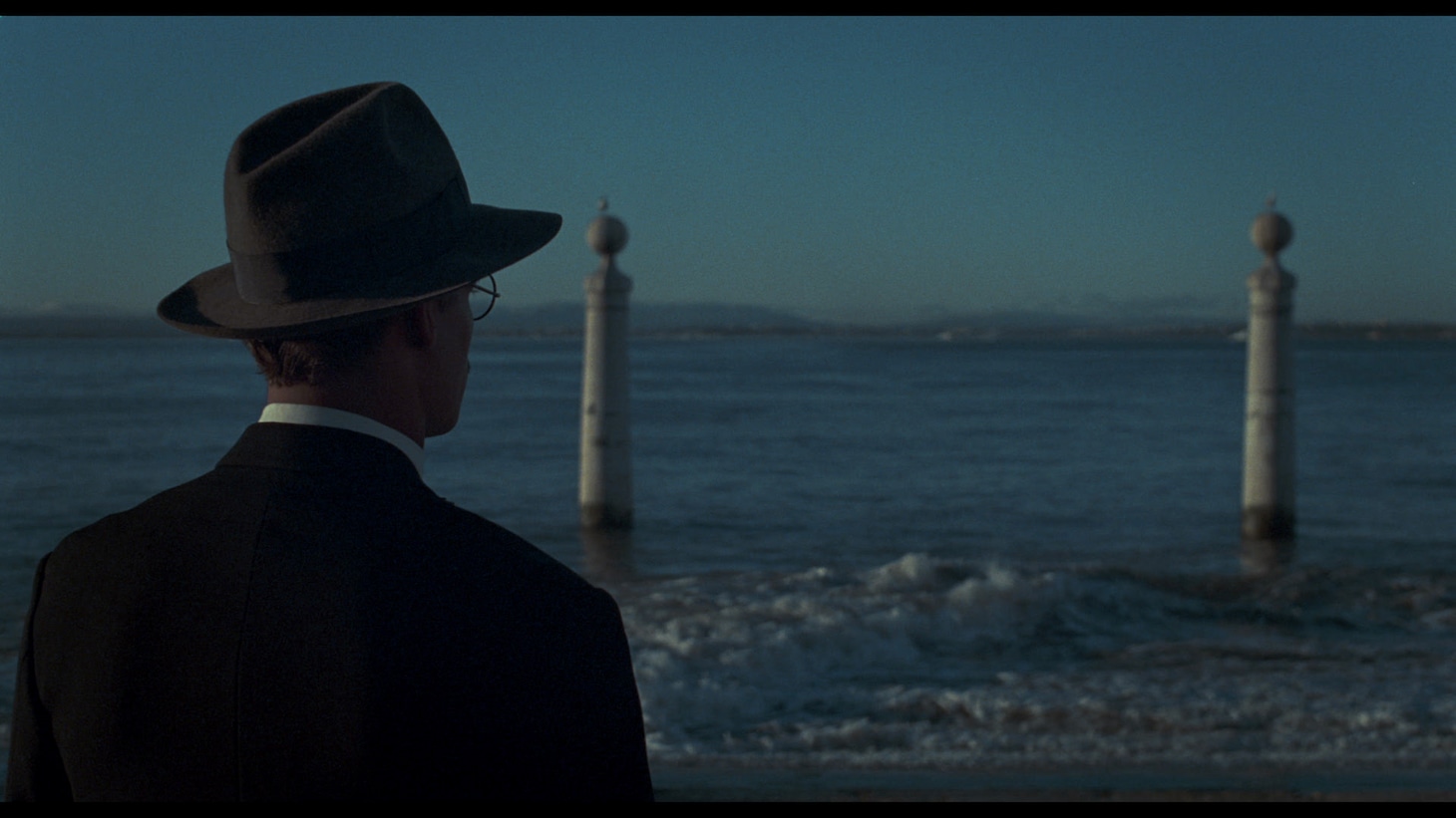 「いかにしてフェルナンド・ペソーアはポルトガルを救ったか」 (c)Noodles Production O Som e a Furia Les Films du Fleuve