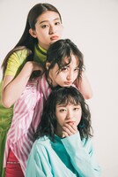 上から吉川愛、萩原みのり、今泉佑唯。