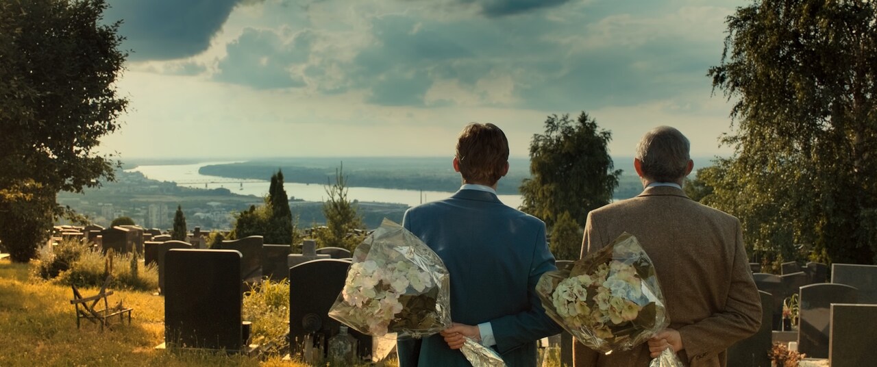 息子のため線路に横たわる、“無実の殺人者”の悲哀描く「鉄道運転士の花束」予告