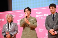左から塚本連平、佐藤寛太、佐藤隆太。