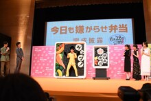 リアクションの薄いキャスト陣と、それに戸惑うダンディ坂野。