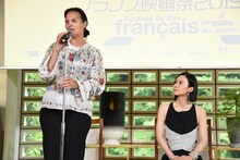左からイザベル・ジョルダーノ、中谷美紀。
