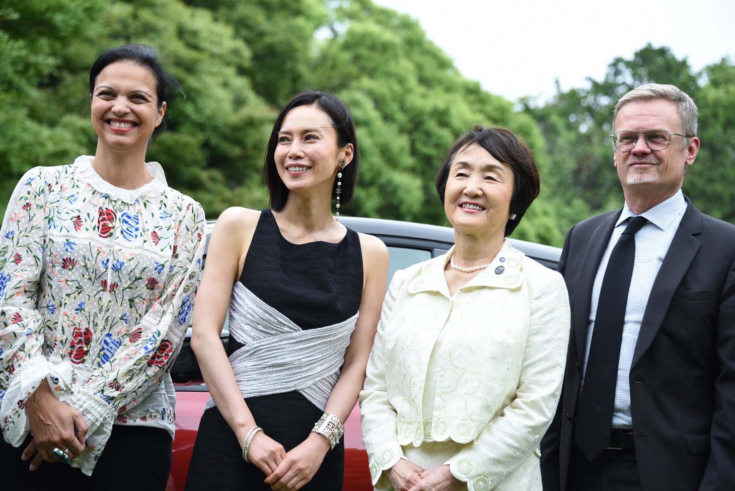 左からイザベル・ジョルダーノ、中谷美紀、林文子、ローラン・ピック。