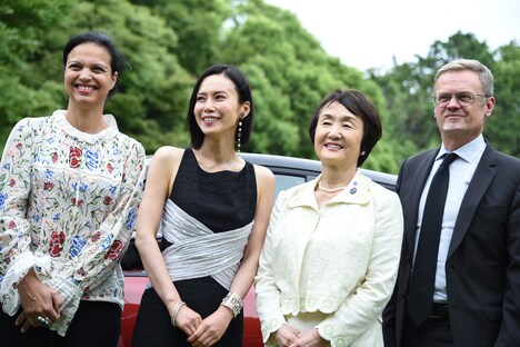 左からイザベル・ジョルダーノ、中谷美紀、林文子、ローラン・ピック。