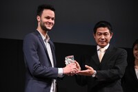 地球を救え！部門で優秀賞を受賞したマックス・ブロイアー（左）。