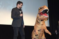 恐竜とティモ・ヴオレンソラ。