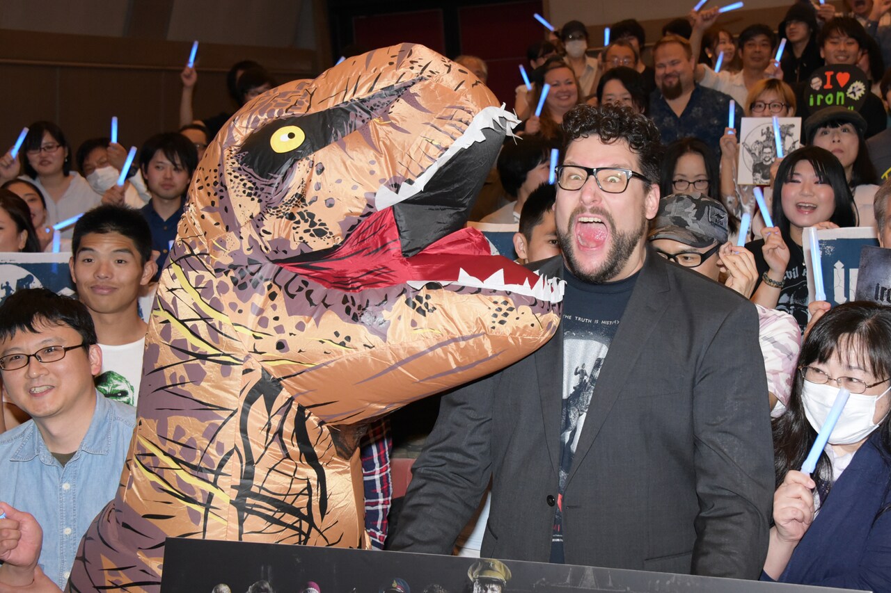「アイアン・スカイ」監督が来日、恐竜に乗るヒトラーに「前作よりもクレイジー」