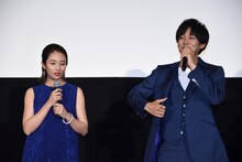 左から木村文乃、松坂桃李。