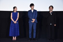 左から木村文乃、松坂桃李、本木克英。