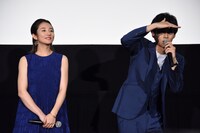 左から木村文乃、松坂桃李。