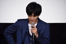 「日中、頭の中が異次元に行ってしまう」という悩みを相談され、回答に戸惑う松坂桃李。