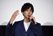 「日中、頭の中が異次元に行ってしまう」という悩み相談への回答を示す松坂桃李。