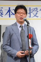 上田慎一郎の代わりに出席した市橋浩治。