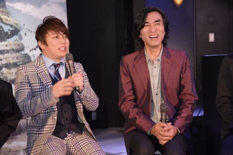 左から西川貴教、河森正治。