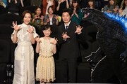 「ゴジラ キング・オブ・モンスターズ」初日舞台挨拶の様子。左から木村佳乃、芦田愛菜、田中圭。