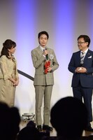 菅田将暉（中央）