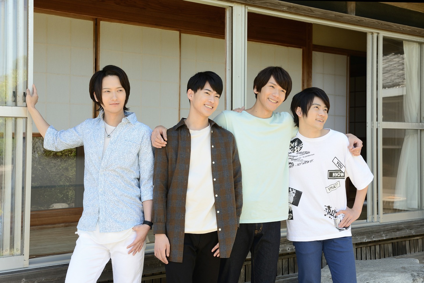 「縁側ラヴァーズ」のキャスト。左から秋葉友佑、三山凌輝、松田岳、笹翼。