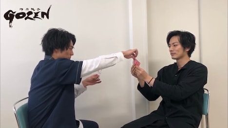 「『GOZEN』真剣勝負」スペシャルムービー第2試合より、小野塚勇人(左)と久保田悠来(右)。