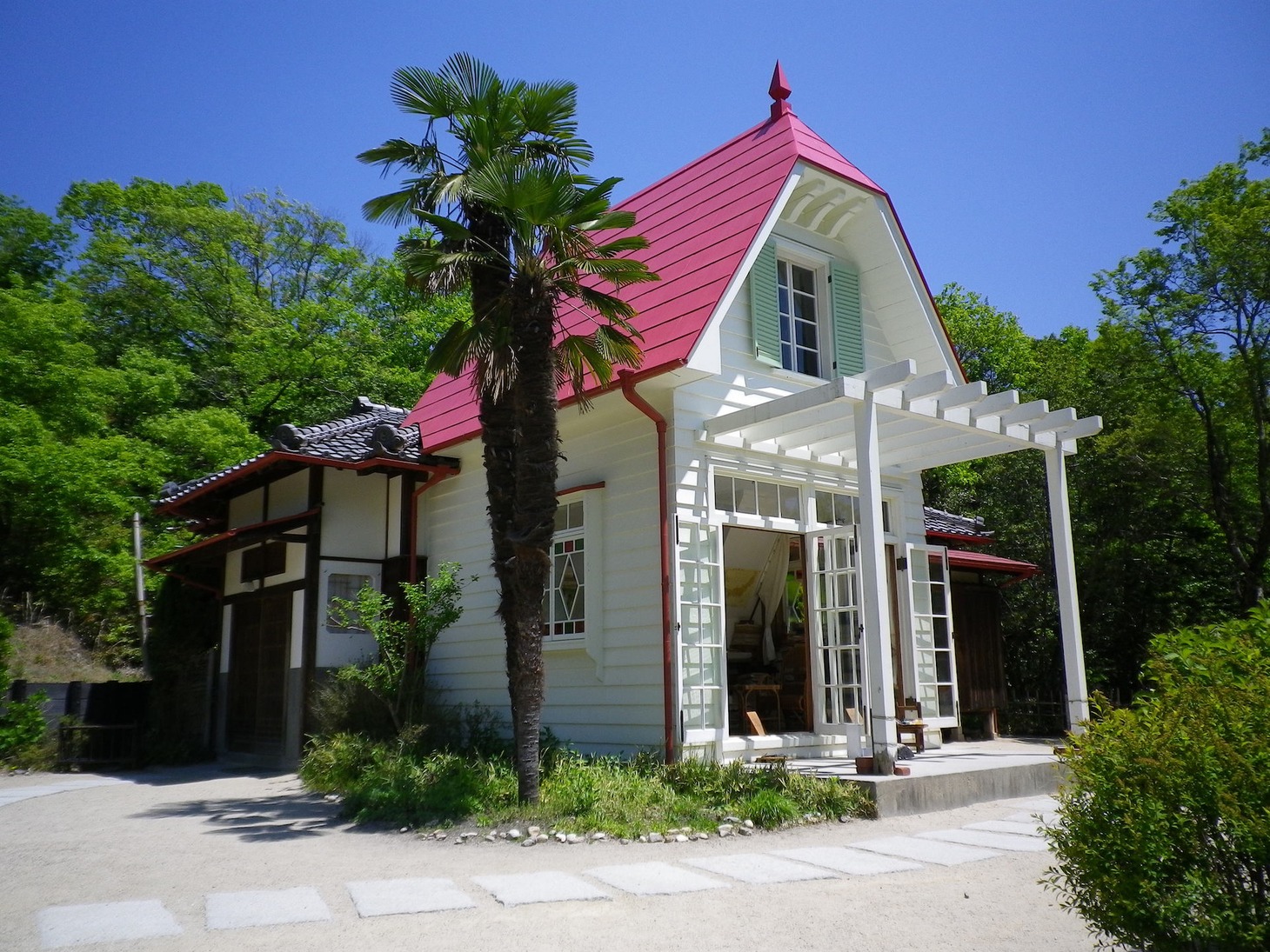 サツキとメイの家 (c)Studio Ghibli