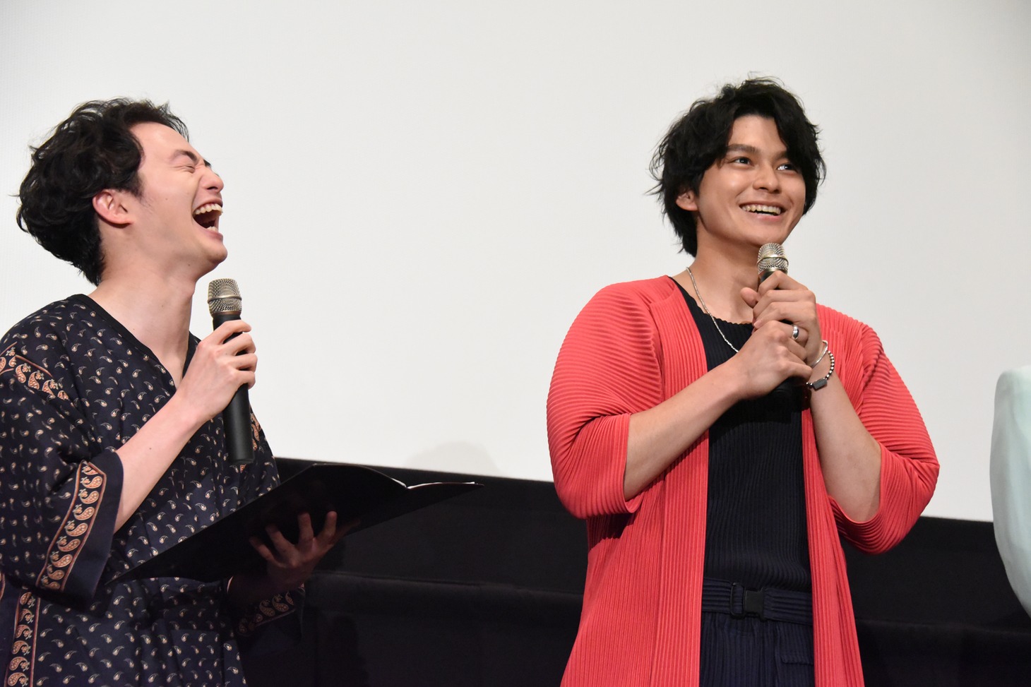 左から森永悠希、眞栄田郷敦。