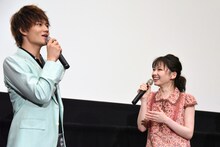 左から佐野勇斗、山田杏奈。