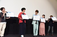 「この映画を一言で表すと？」という質問に答える登壇者たち。