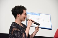 「この映画を一言で表すと？」という質問に答える森永悠希。