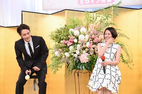 「エール」会見の様子。