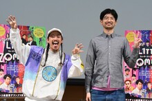 左から長久允、佐藤雄介。