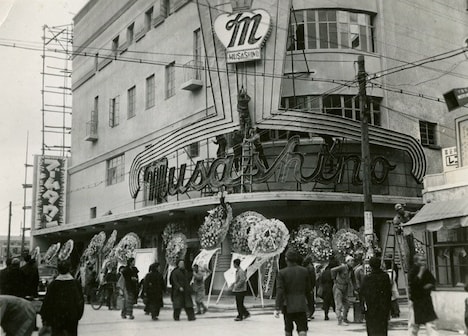 「ブーム・タウン」公開時の武蔵野館(昭和22年11月~12月頃)。(写真提供:武蔵野興業)