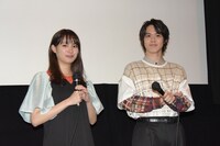 左から関水渚、細田佳央太。