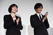 左からシム・ウンギョン、松坂桃李。