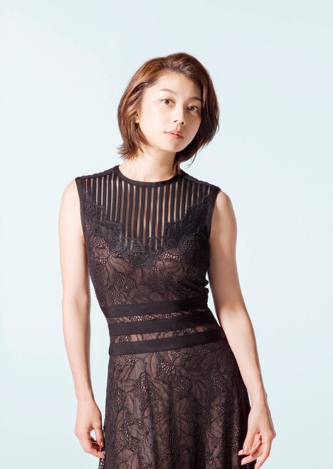 森下晴美役の小池栄子。