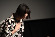 退場する際、最後に改めて頭を下げる池田エライザ。