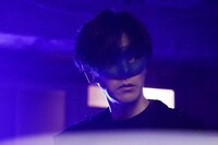 要潤演じる“ブルーマーダー”。