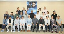 「アルキメデスの大戦」マンガ家特別試写会に参加したマンガ家たちと山崎貴。
