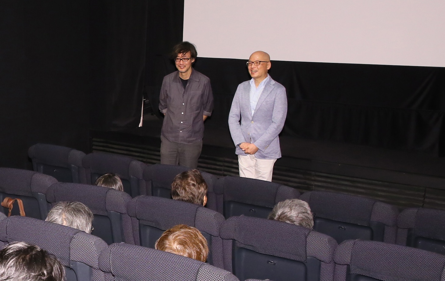 「アルキメデスの大戦」マンガ家特別試写会で挨拶する山崎貴（左）と三田紀房（右）。