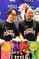 左から高橋信一、長久允。