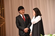 左から山里亮太、蒼井優。