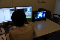 「劇場版 誰ガ為のアルケミスト」編集作業の様子。