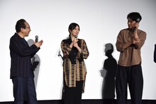 長澤まさみ（中央）が映画「コンフィデンスマンJP」第2弾の製作決定を発表したときの様子。