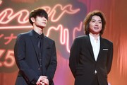 左から窪田正孝、藤原竜也。