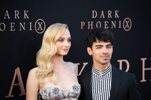 左からソフィー・ターナー、ジョー・ジョナス。