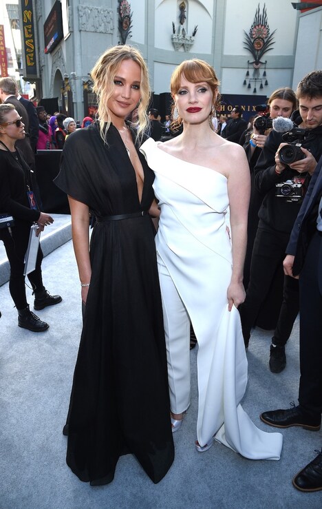 左からジェニファー・ローレンス、ジェシカ・チャステイン。