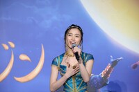 「ホール・ニュー・ワールド」を熱唱する木下晴香。