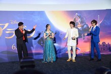 北村一輝（左）にツッコむ共演者たち。