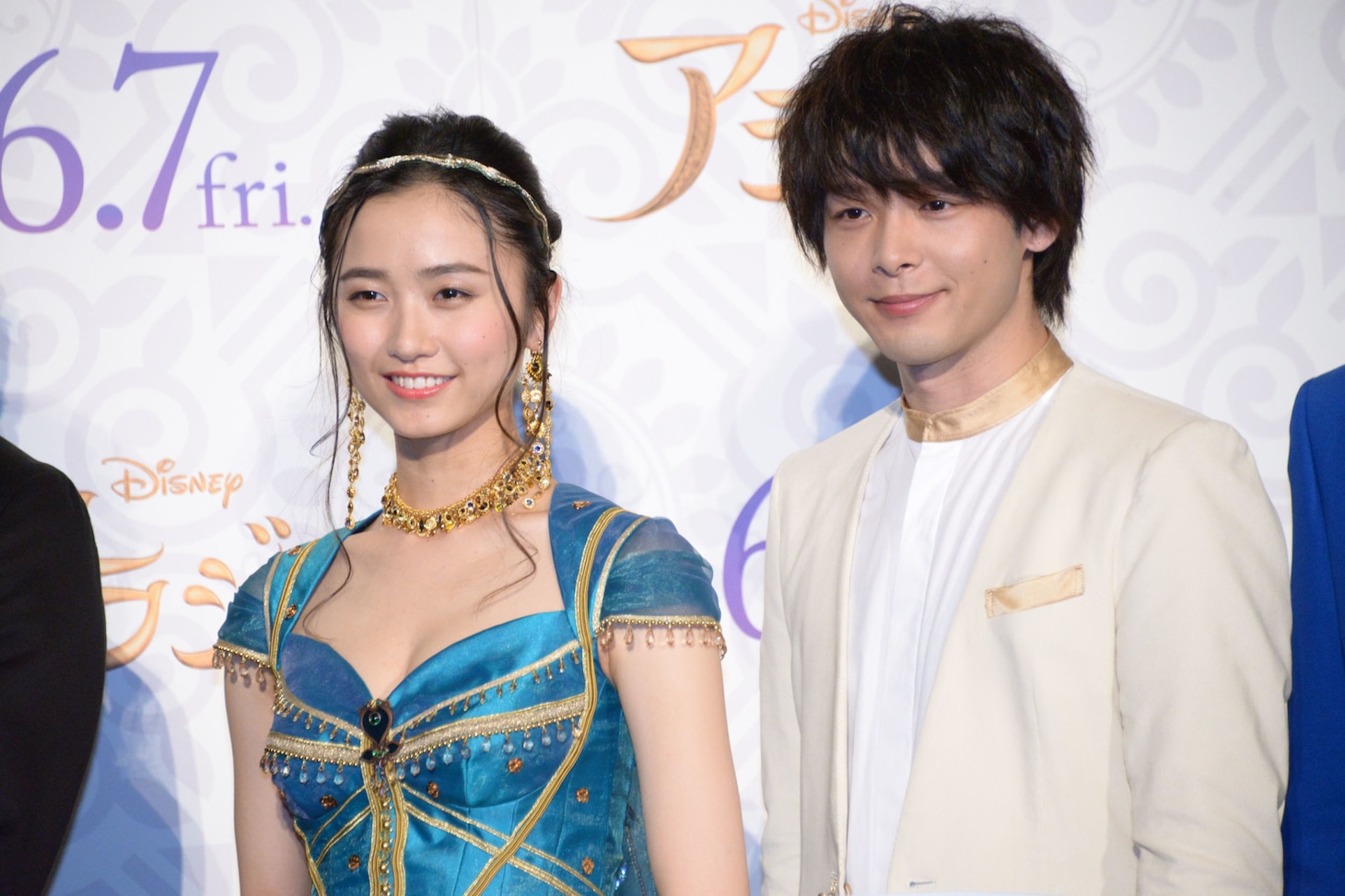左から木下晴香、中村倫也。